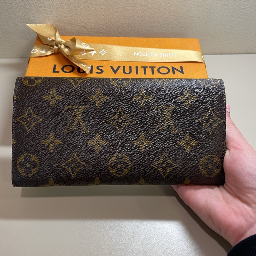 Louis Vuitton Emilie Wallet - Picture 2 of 5